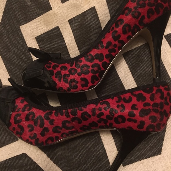 Super chic White House Black Market Pumps Heels - Picture 2 of 5